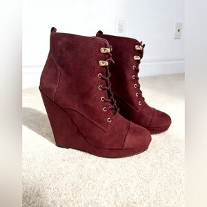 BNWOT Forever 21 Faux Suede Platform Wedge Heel Ankle Boots Size 9 Burgundy